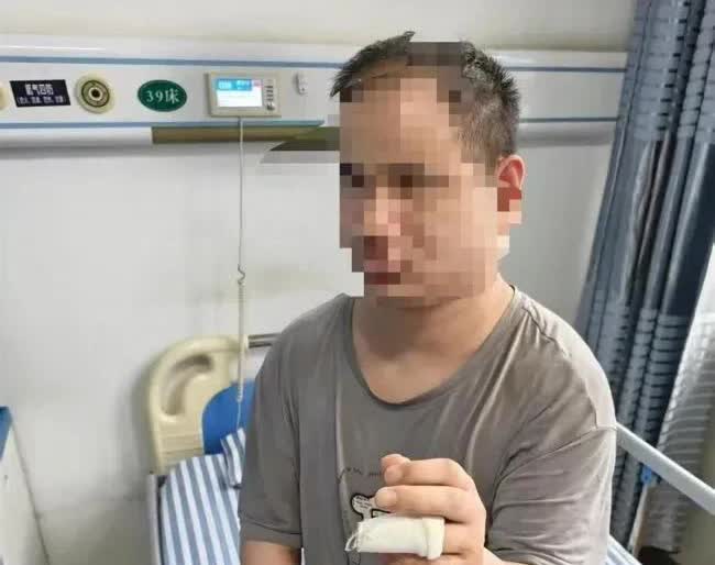 盲人想开车，这就是传说中的盲开小米真正是到了多事之秋，自从上次出了车祸以后感