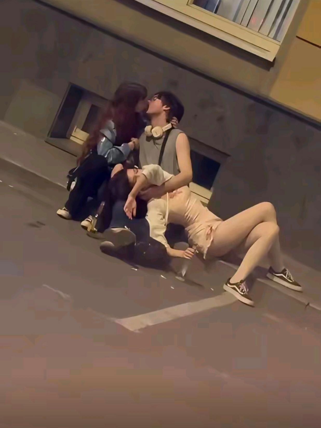 我很喜欢摄影但一直担心“摄影穷三代、单反毁一生”直到我看到朋友拍的这张照片