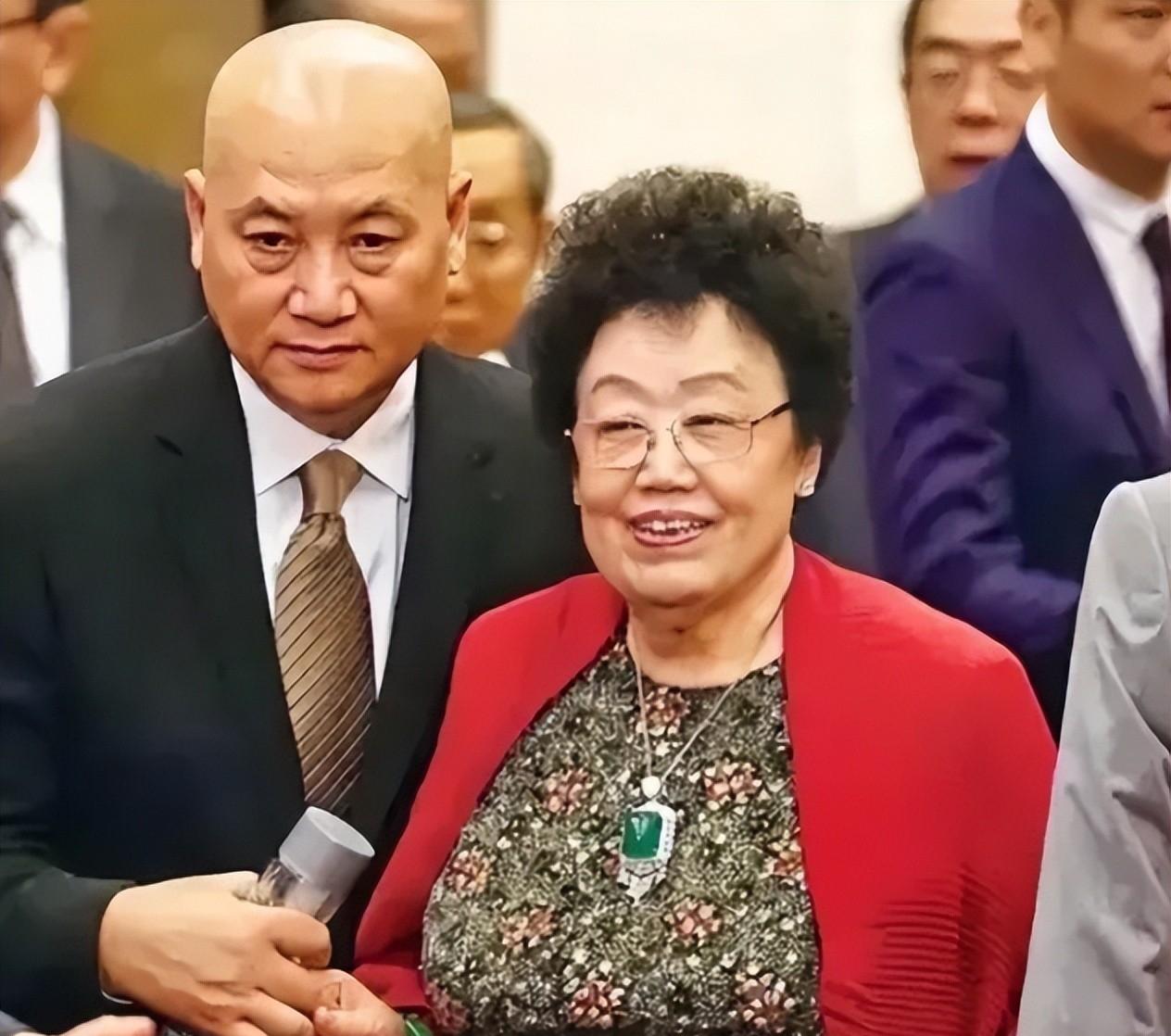 陈丽华女士去世，评论区的焦点却在唐僧身上！刚才，富华国际集团发布讣告，该公司