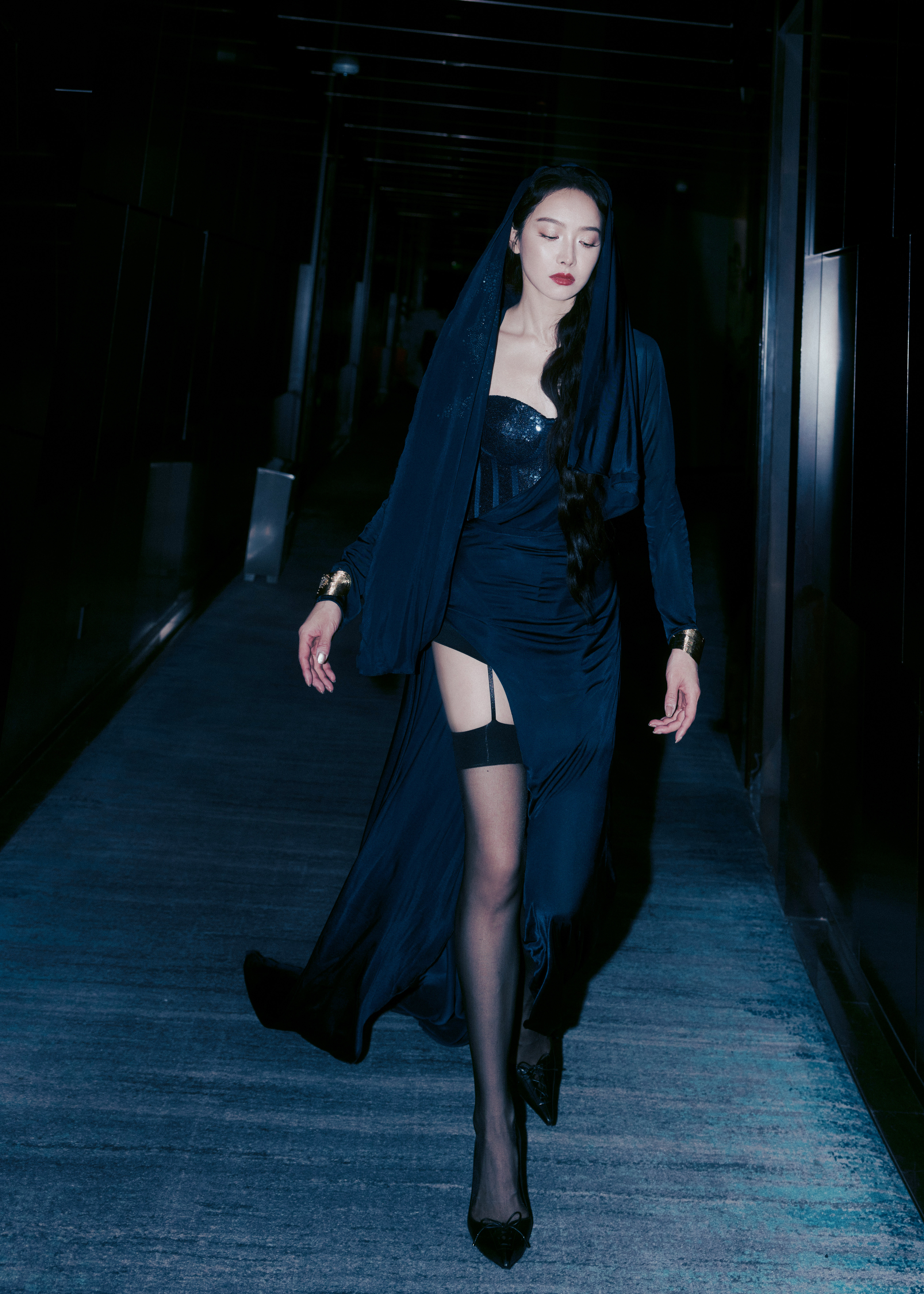 宋茜妈妈的吊带黑丝转眼就从辣妹蜕变成辣妈了​​​