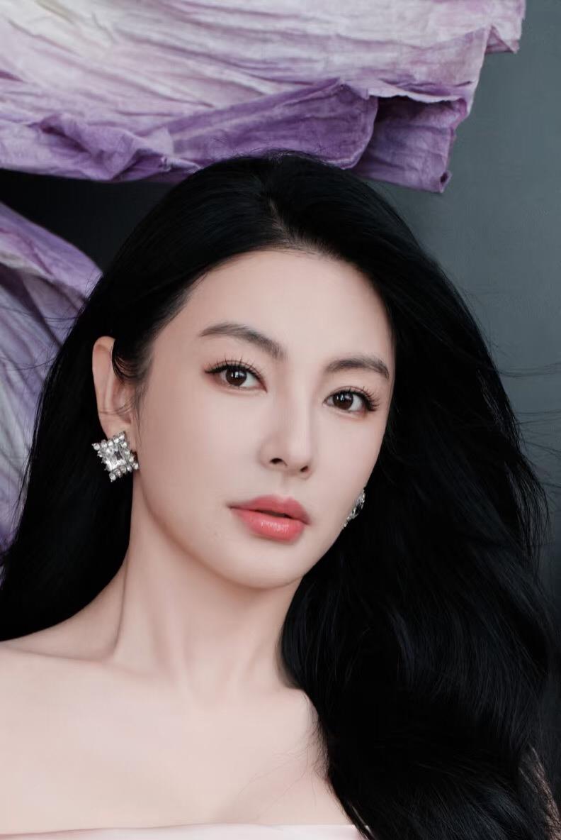 终于明白张雨绮为啥不结婚了不是没人馋她身子，而是她有一个很重要的