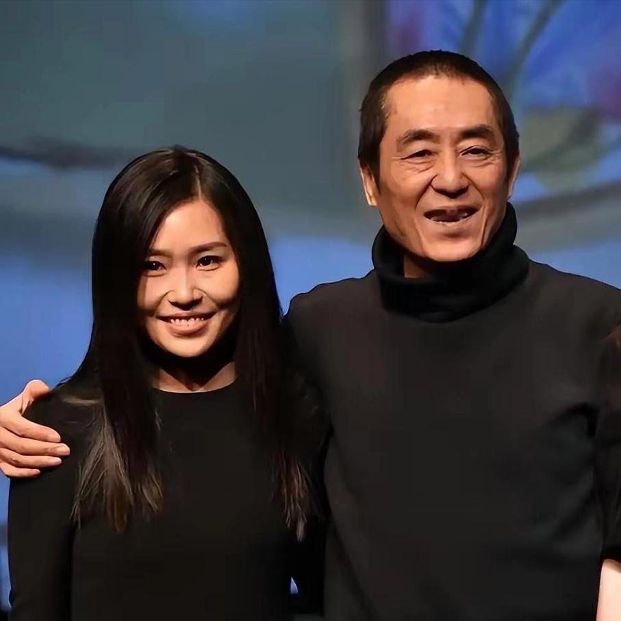 张艺谋最快的一次飞行，是2008年得知女儿在美国被家暴，他扔下所有工作，36小时