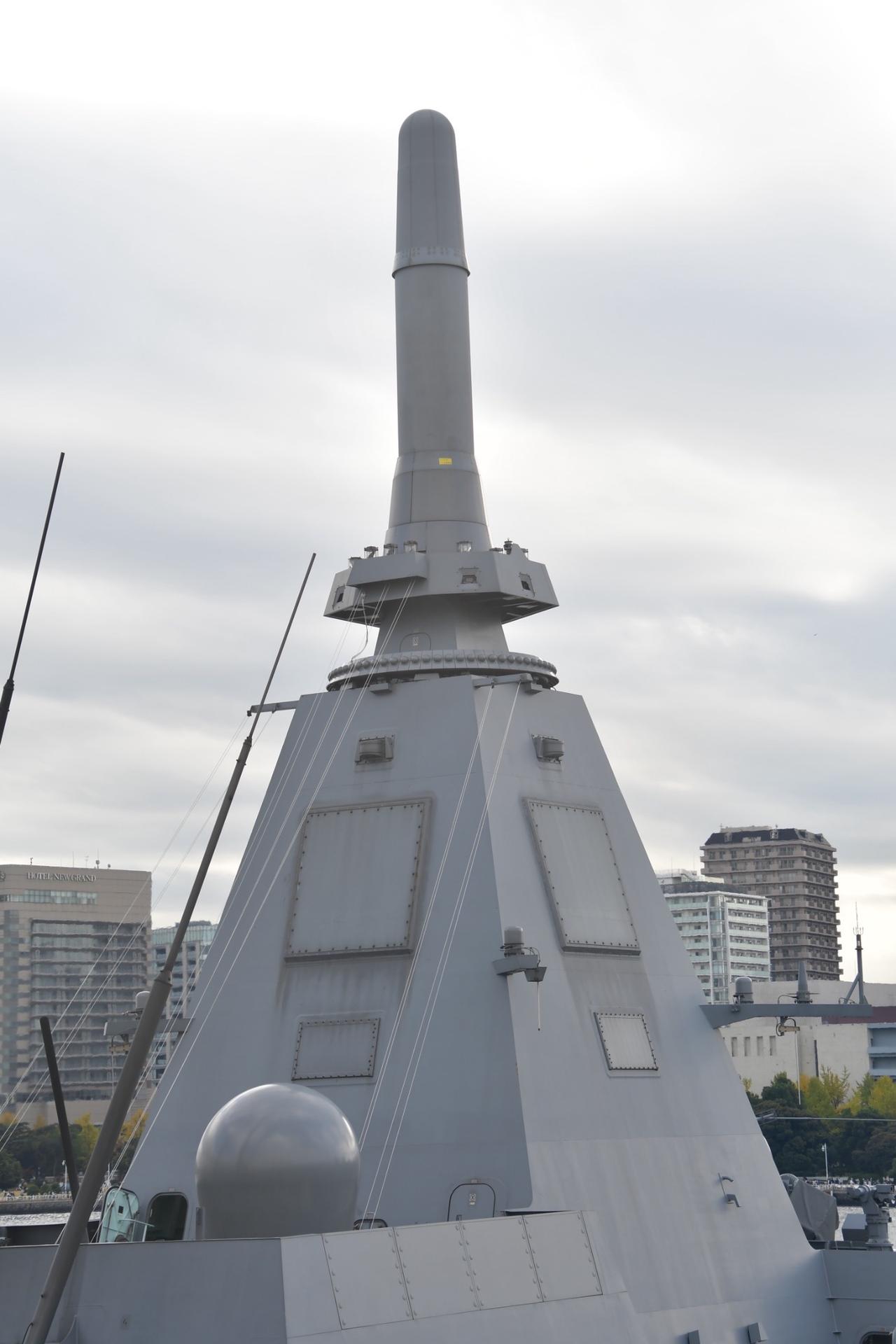 说到最上级护卫舰（Mogami-class），它原本定位是“超强扫雷舰”，结果最
