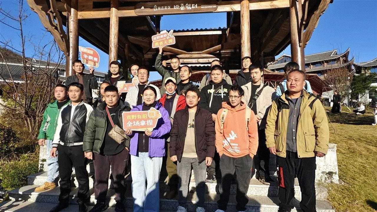 全网狂追的张家界七星山荒野求生挑战赛，第三季报名刚启就炸场！11月21日，景区粉