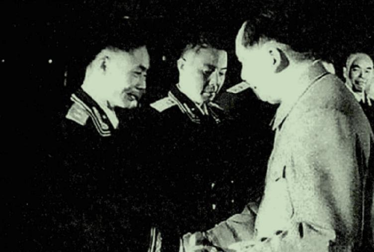 1953年，罗舜初因驱逐舰事件与彭德怀争论，最终彭德怀让他去找周总理协调解决！