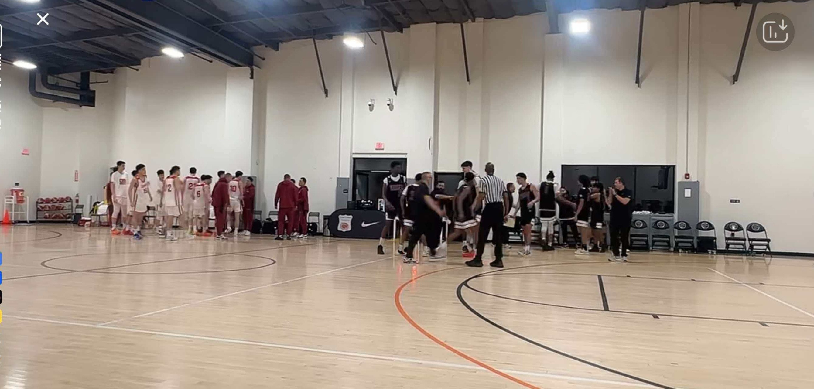 国青进攻单调的问题被制裁了，张博源这个队无限单打一直能造杀伤，那边国青挡拆和低位