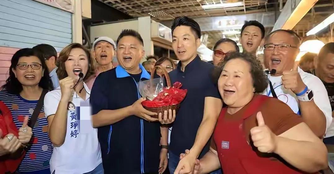 蒋万安一天两度为蓝营县市角逐者站台，再次展现高人气，现场惊现意外！众所周知，自