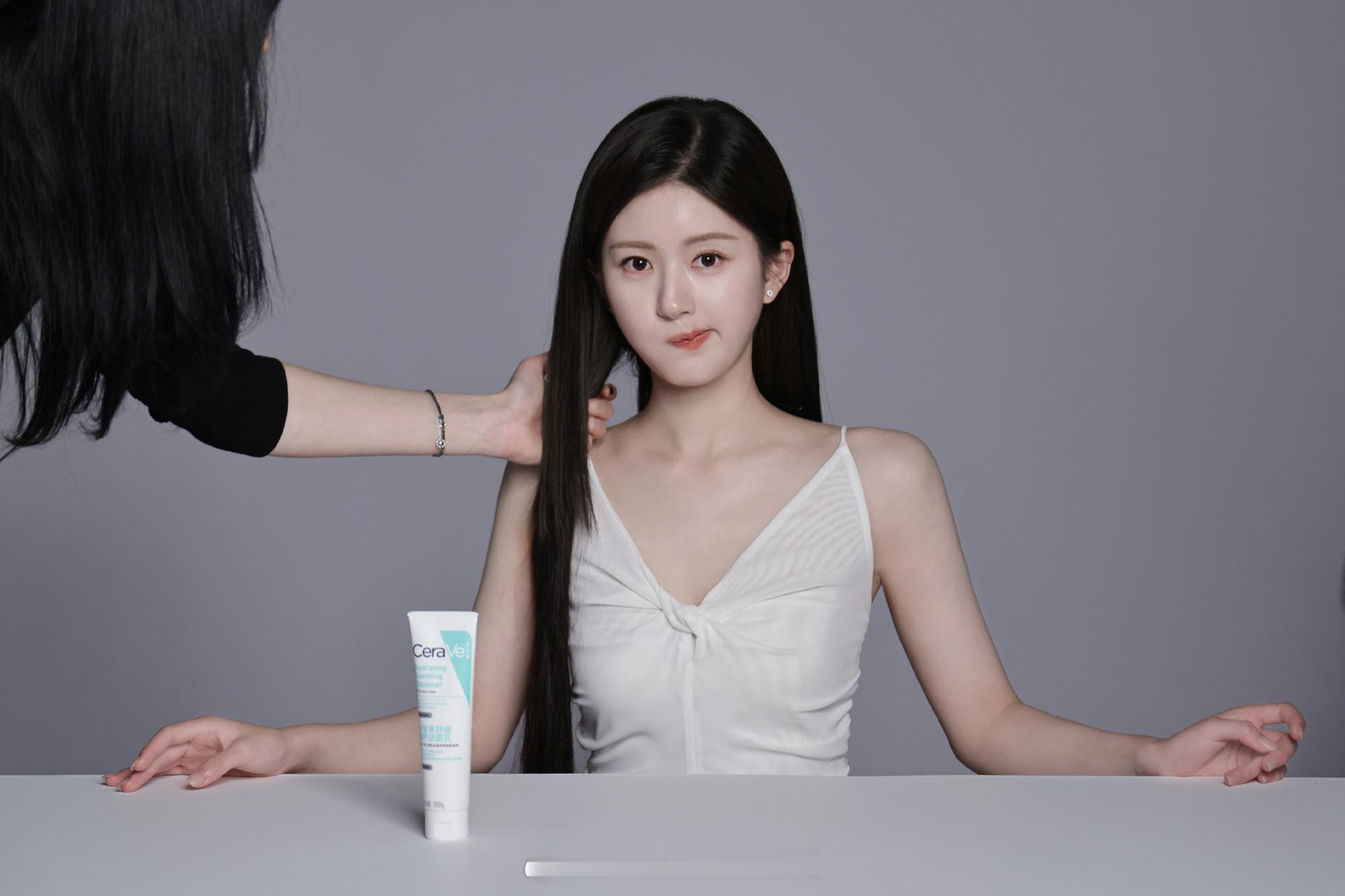 赵露思白色甜美清新穿搭​​​