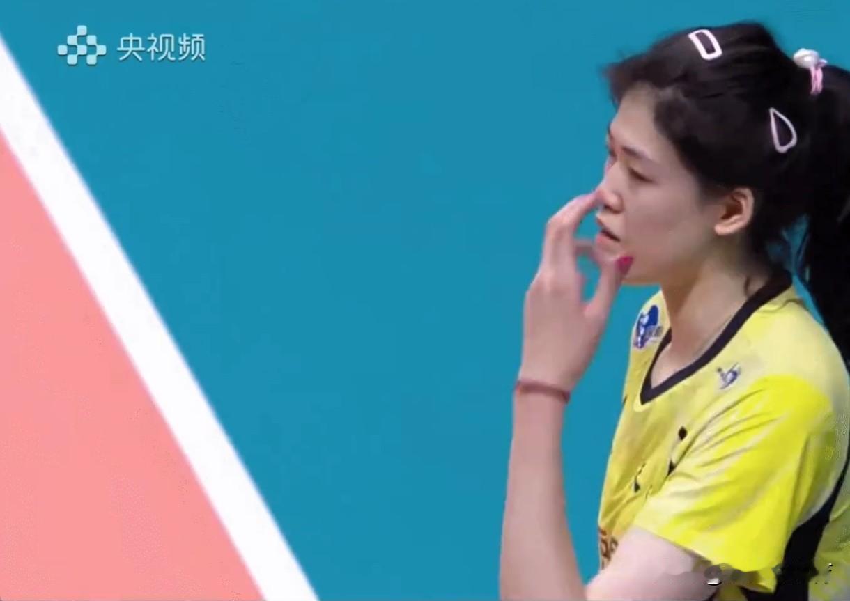 李盈莹泪洒全运会赛场，天津女排3-1力克弱旅云南。就目前两场比赛来看，天津队状态