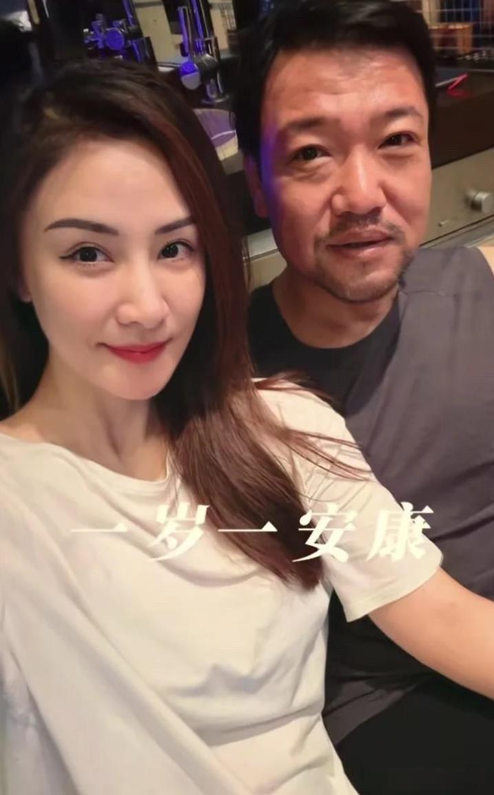 贾冰成功瘦身45斤，可是他却一点也高兴不起来，不是瘦了显老显命苦，而是因为，