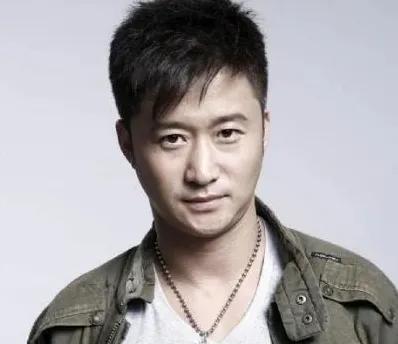 吴京又被骂“爱国营销”了！新片《巨齿鲨2》里怼外国反派，台词“犯我中华者虽远