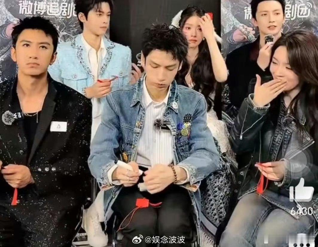 罗云熙笑倒在肖顺尧怀里剧里沈郎魂与唐俪辞相护相杀，现实中罗云熙笑扑肖顺尧怀里，