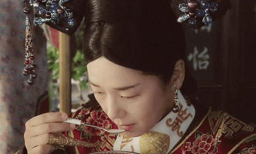 1880年，守寡27年的慈禧，突然小腹发胀，还嗜睡干呕，肚子也微微隆起！两位太医