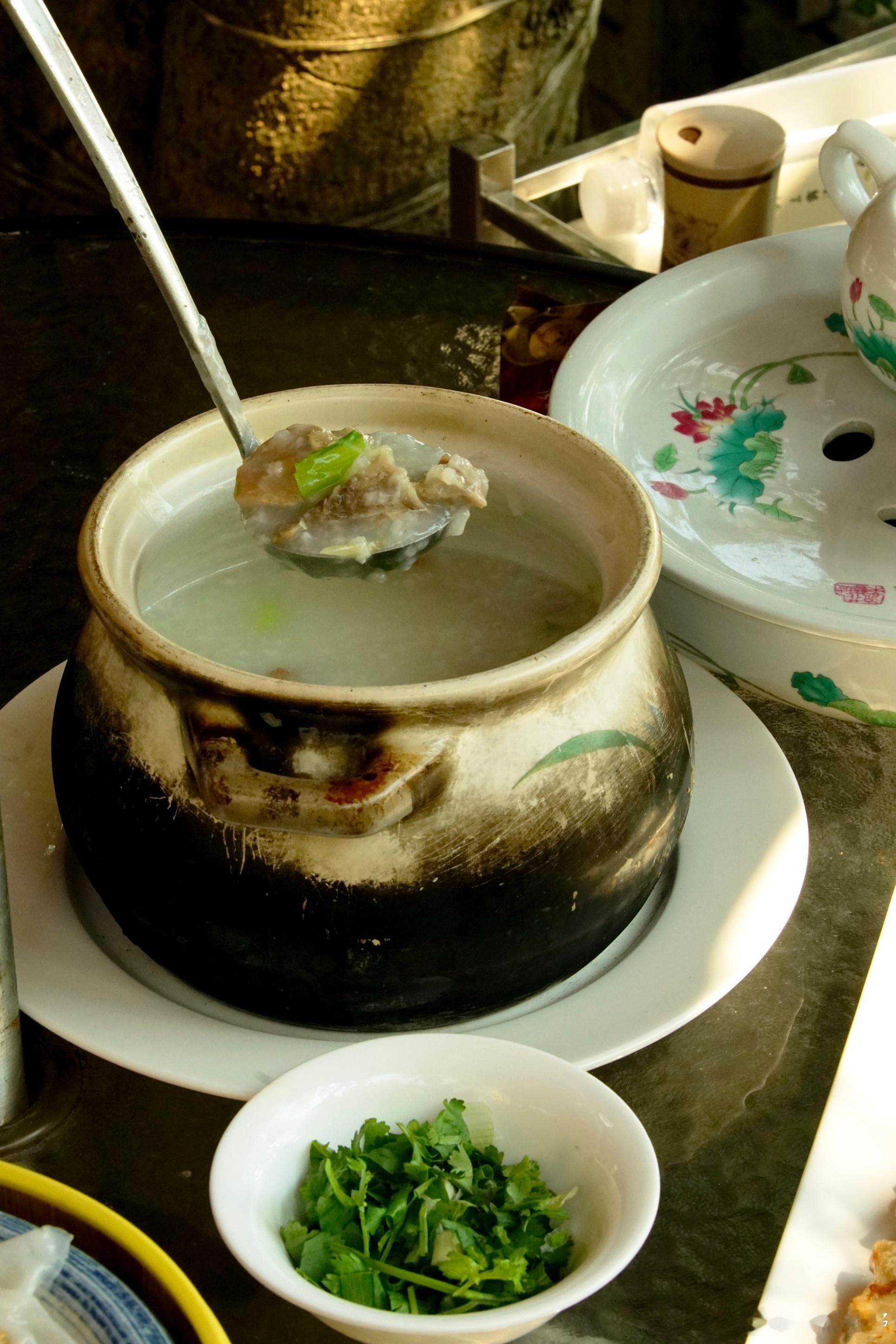 海珠湖畔，天气再凉点就更舒服了​​​