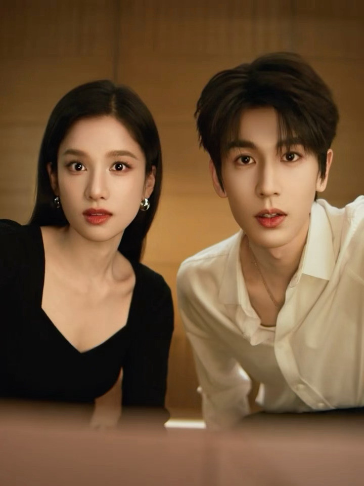 张婧仪张凌赫兰蔻品牌大片，两张豪华的盛世美颜！！