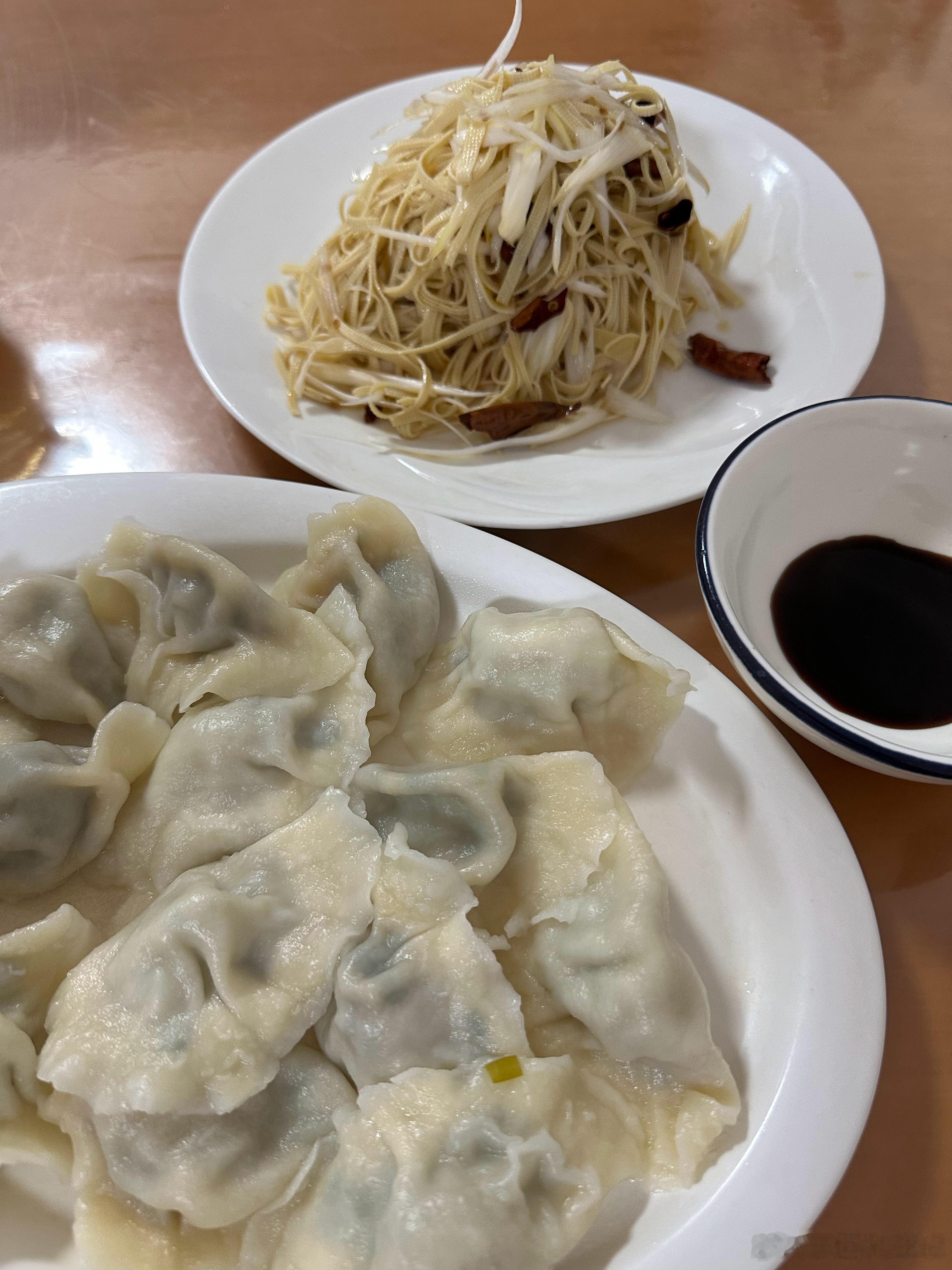 岭兜充个电，顺便来旁边吃下这家水饺超级棒​​​