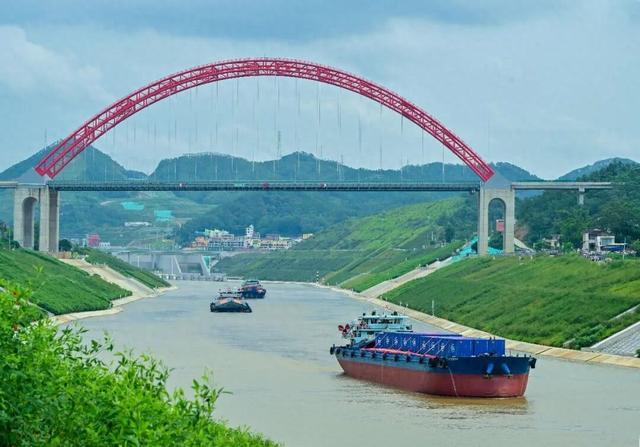 守着1600公里海岸线，却活成全国倒数前十，广西到底被什么卡了40年的脖