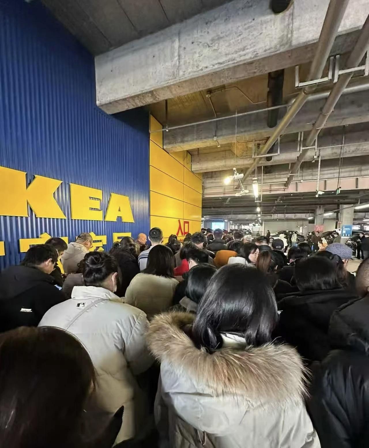 看来大家都是挺爱凑热闹的！即将于2月初，停止运营的宁波宜家商场，今天恢复营业。现