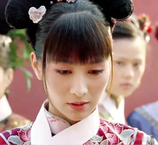 甄嬛传，整个剧都不露面，却渣得深入人心！清朝选秀是旗人女孩必须参加，如果私自