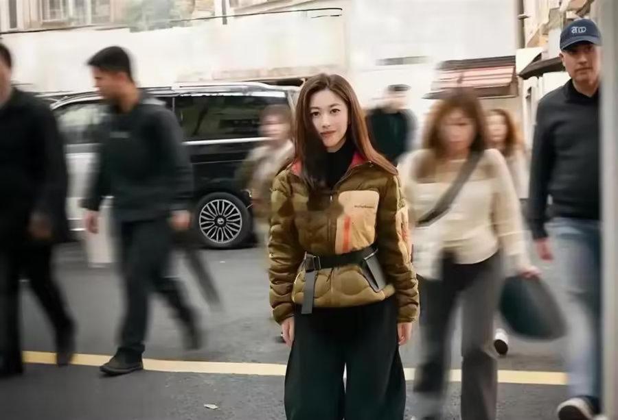 朱珠一件羽绒服火了，普通人穿却像米其林，差的不是钱是气质