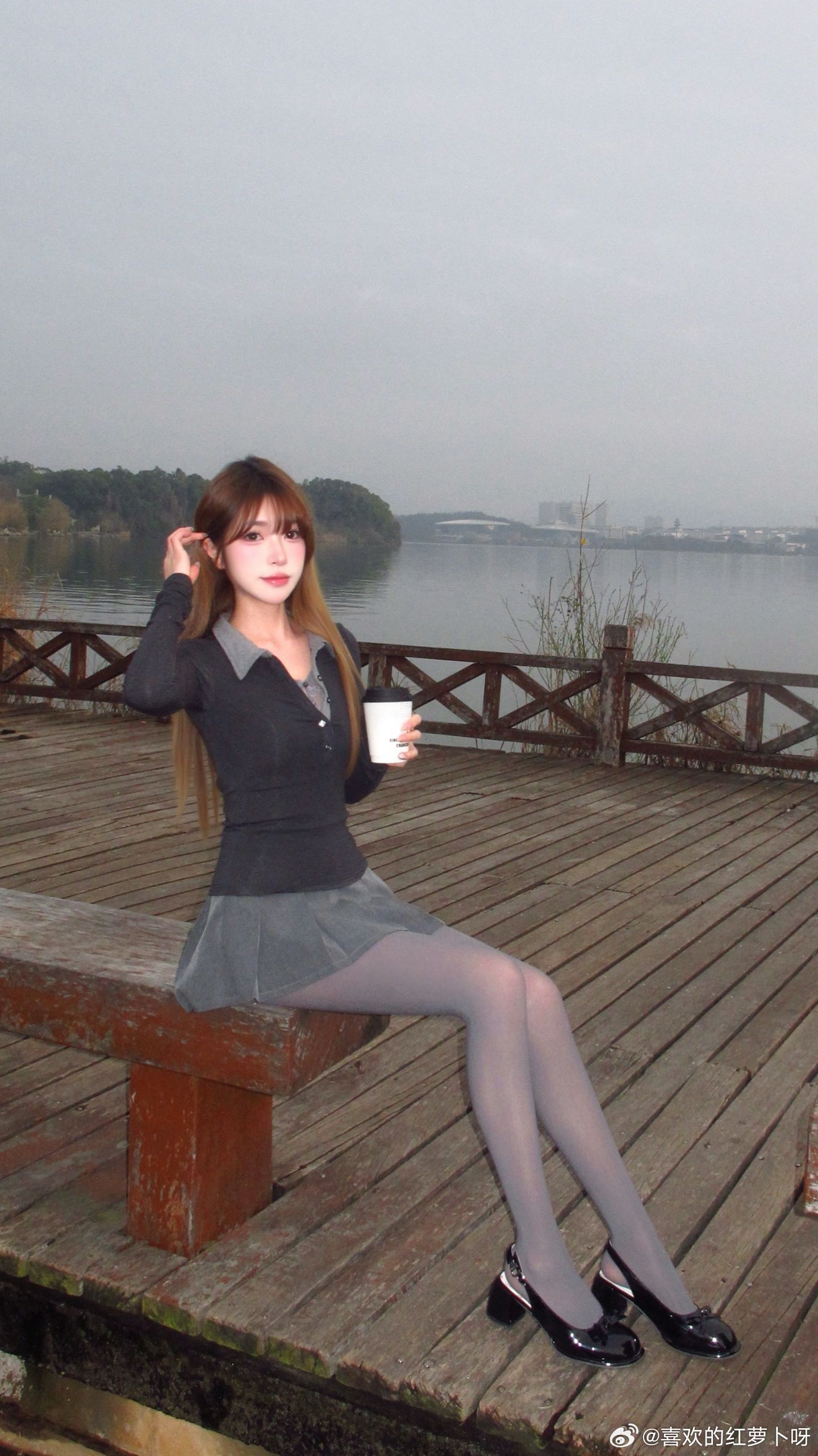 天空灰的像哭过…