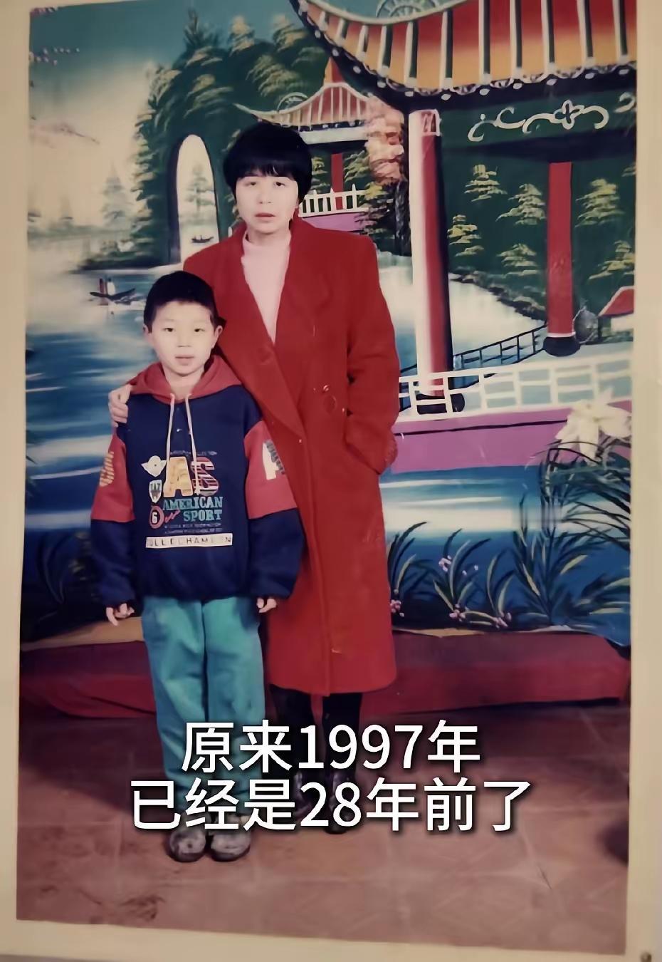 冥冥之中似乎有感应！当年吴某萍失踪后，儿子小黄平跟着舅舅姥姥生活，他们把他照顾的