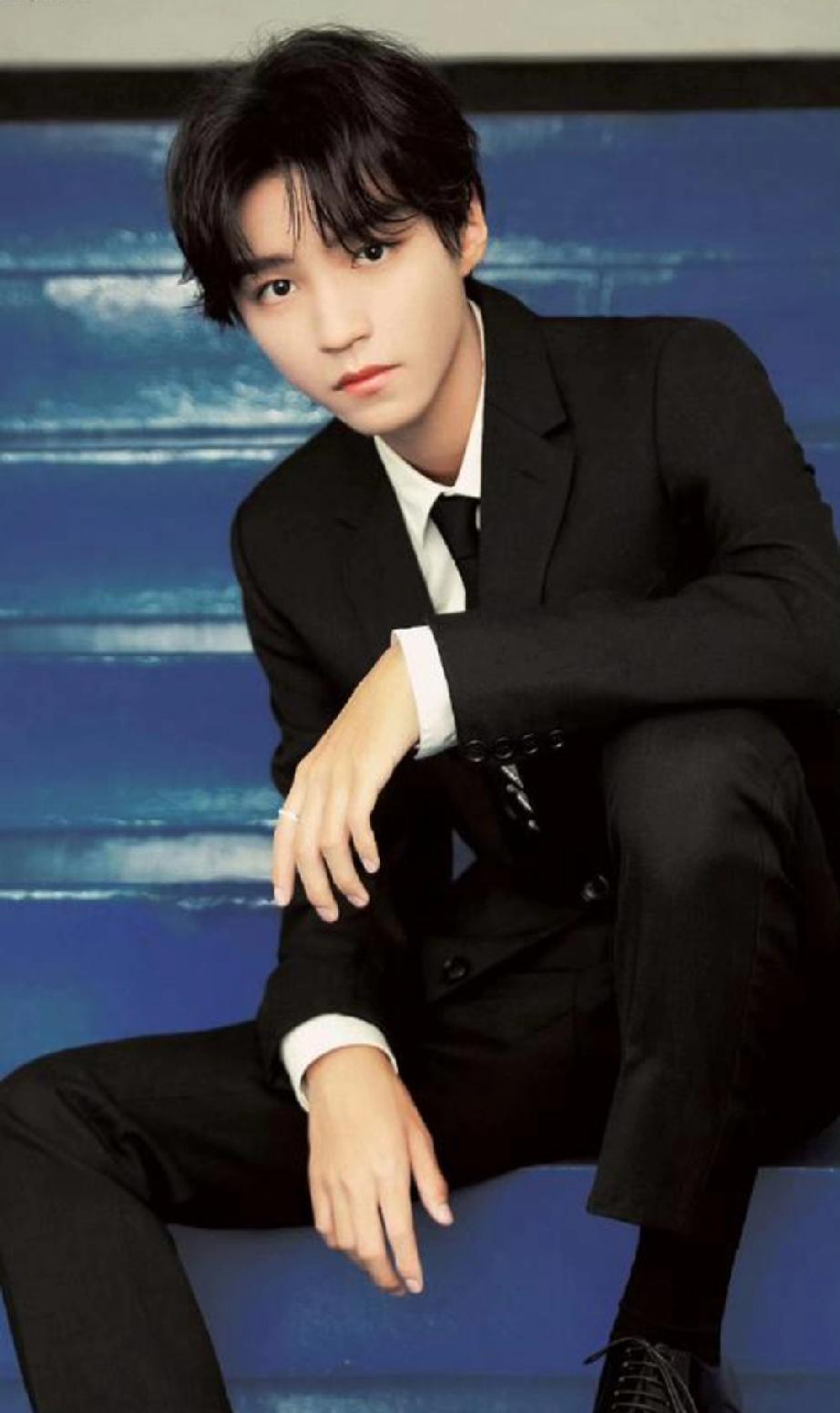 一句生日祝福引发的“粉丝地震”：解码顶流脱粉风波背后的心理迷局饭圈生态4