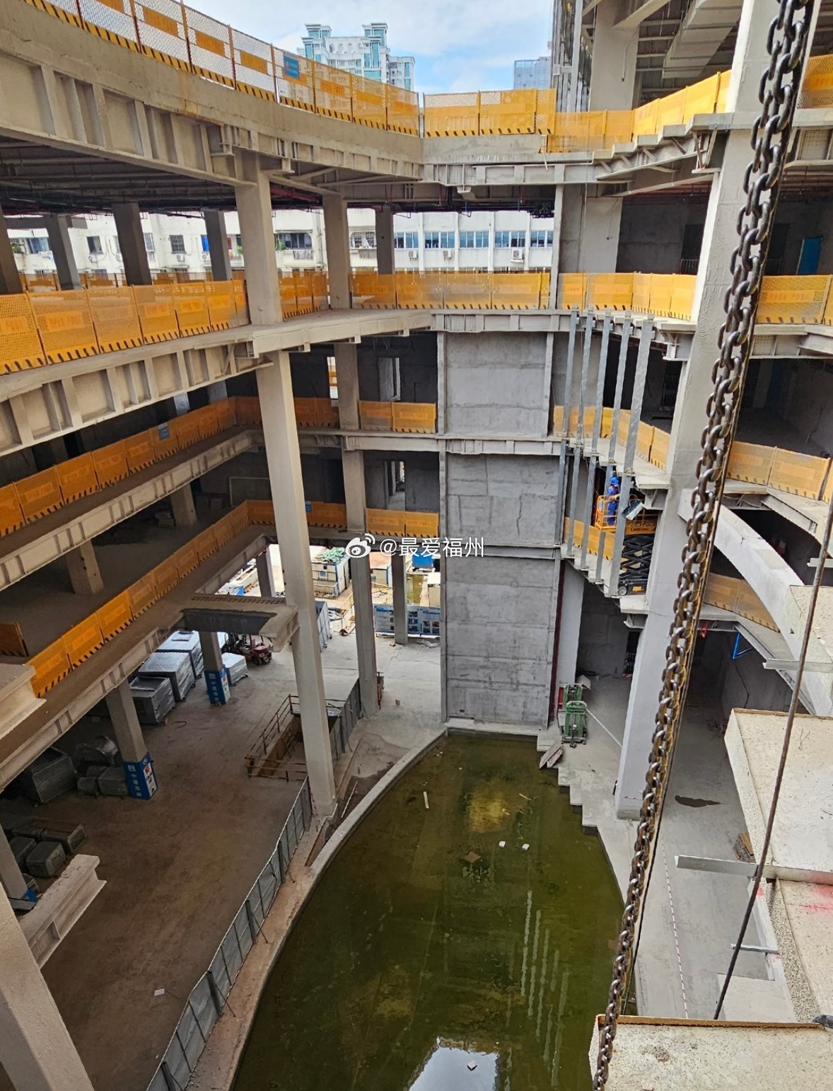 加快建设中的兴业银行福州总部大楼它是福州近几年颇具设计感与气势的超高建筑