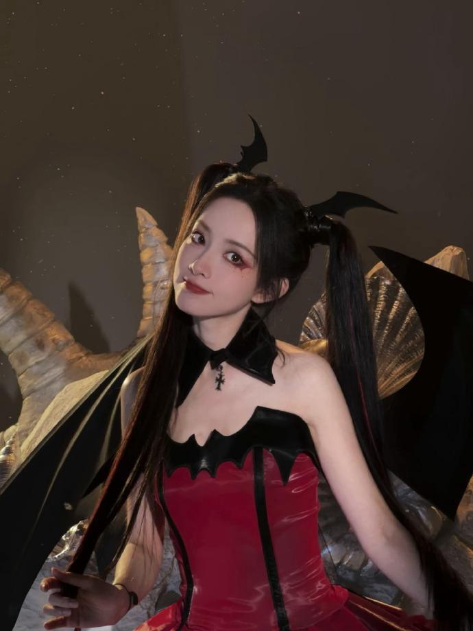 孟子义红衣魔女孟子义红衣魔女你的造型真的是太美了吧，其实咱们的孟子义真的很