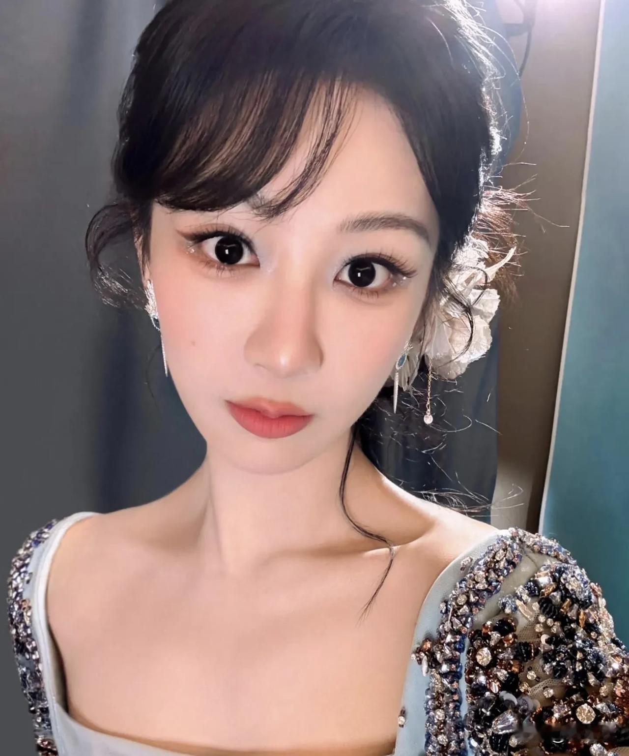 我就是看综艺才觉得杨紫心眼特别好的。高能少年团找同座那期，杨紫看出了她的同座可能