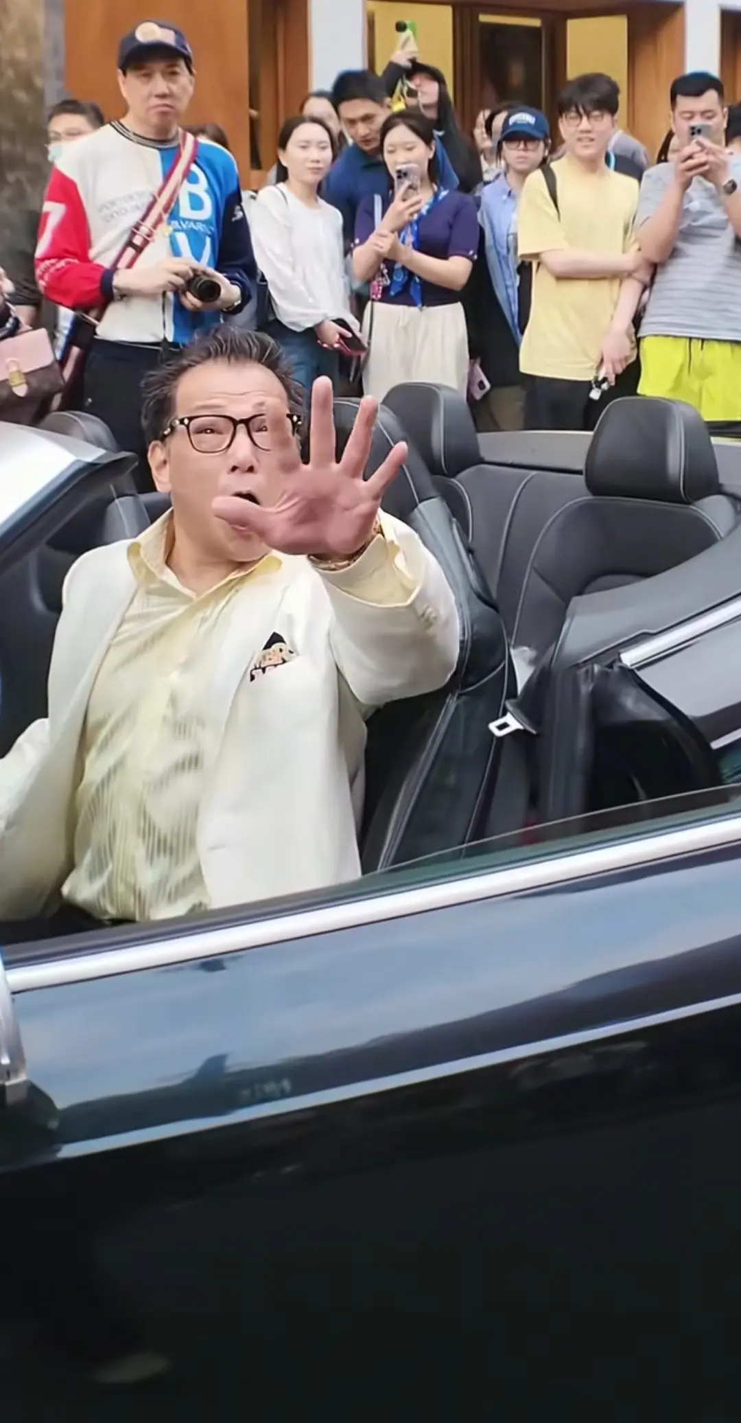 这什么牌的车啊，看着他挺牛的。