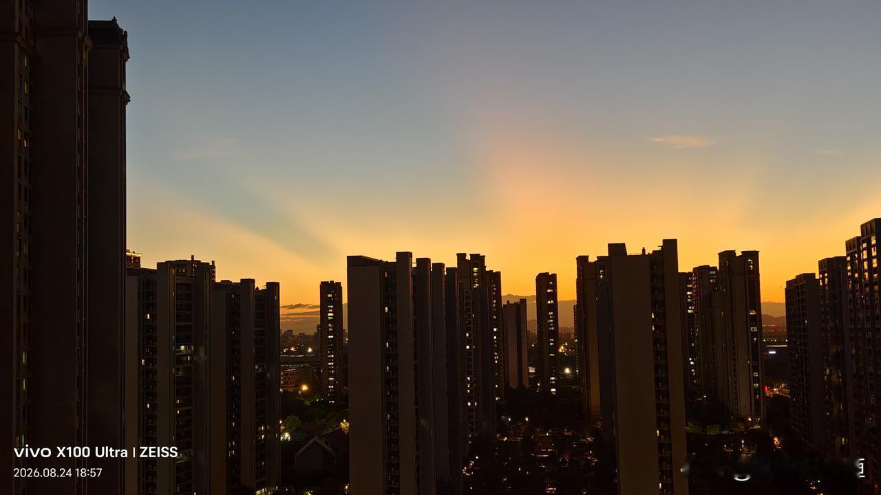 【人到中年才明白：守住这7条，福气自然来】一、不背后非议他人世上没有永远捂