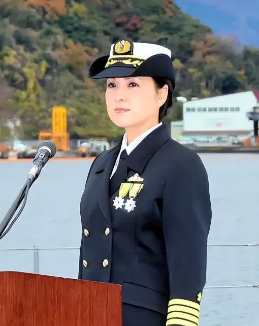 中日一旦开战，千万别对日本女兵手下留情！尤其是这个叫大谷三穗的女人，她是日本海军