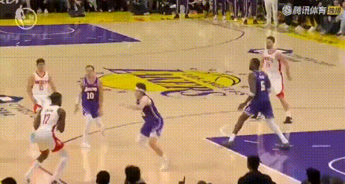 伊森这球能挑战成功？联盟多想看我湖创造历史！明明是推人，裁判研究一番后居然给了