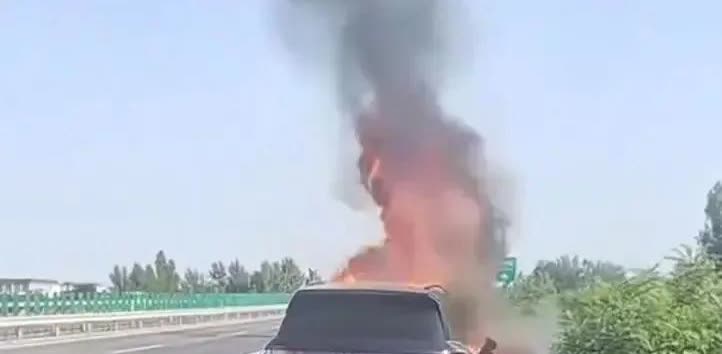 吉利汽子品牌首台领克900起火6月10日上市没有几天的领克900着火了。，官
