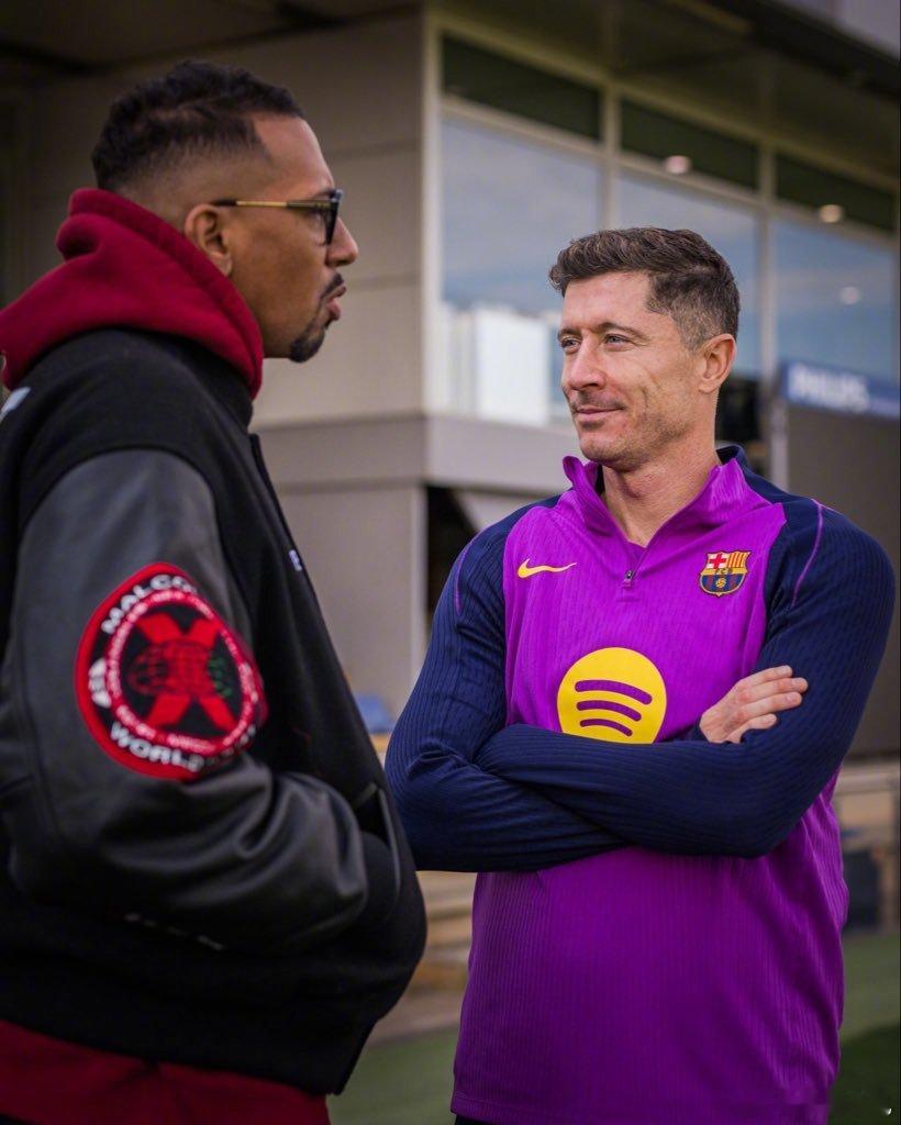 【负面批评】《马卡报》：博阿滕正在巴萨进行教练课程，以获取欧足联的教练执照，与在