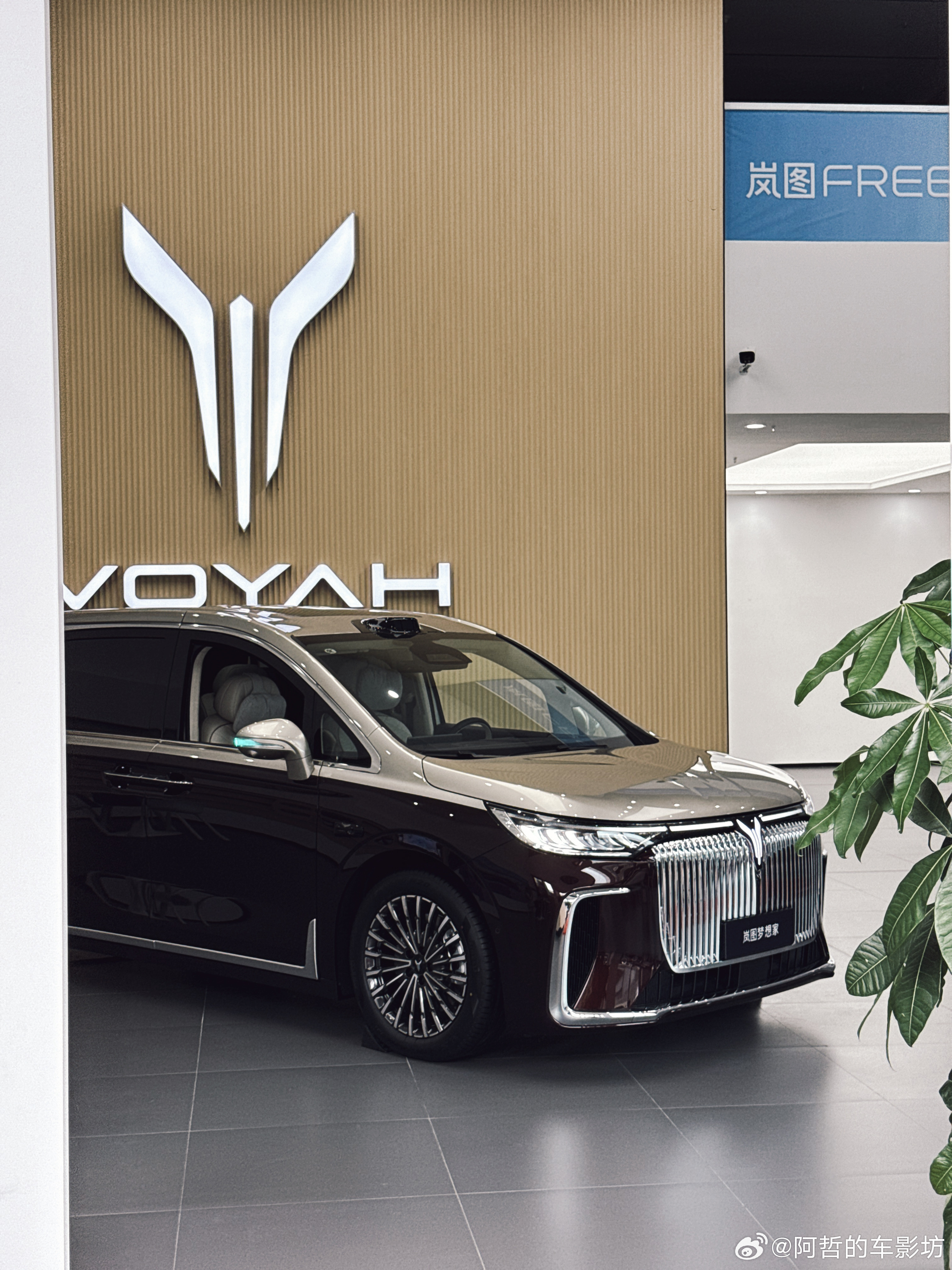 去看了下26款岚图梦想家新款车型在“电”部分可以说是做了完美的补完800V平台、