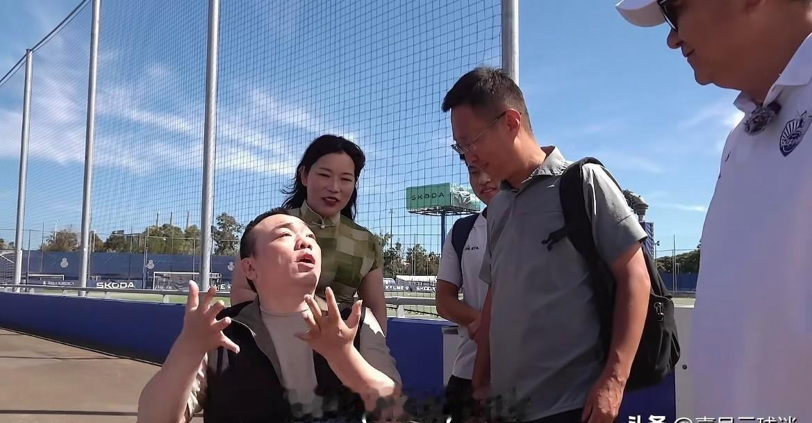 董路这种“托举”，狠狠打了那些把青训当生意的人一记耳光！17岁徐州小将吕孟洋刚签下西班牙人U19B梯