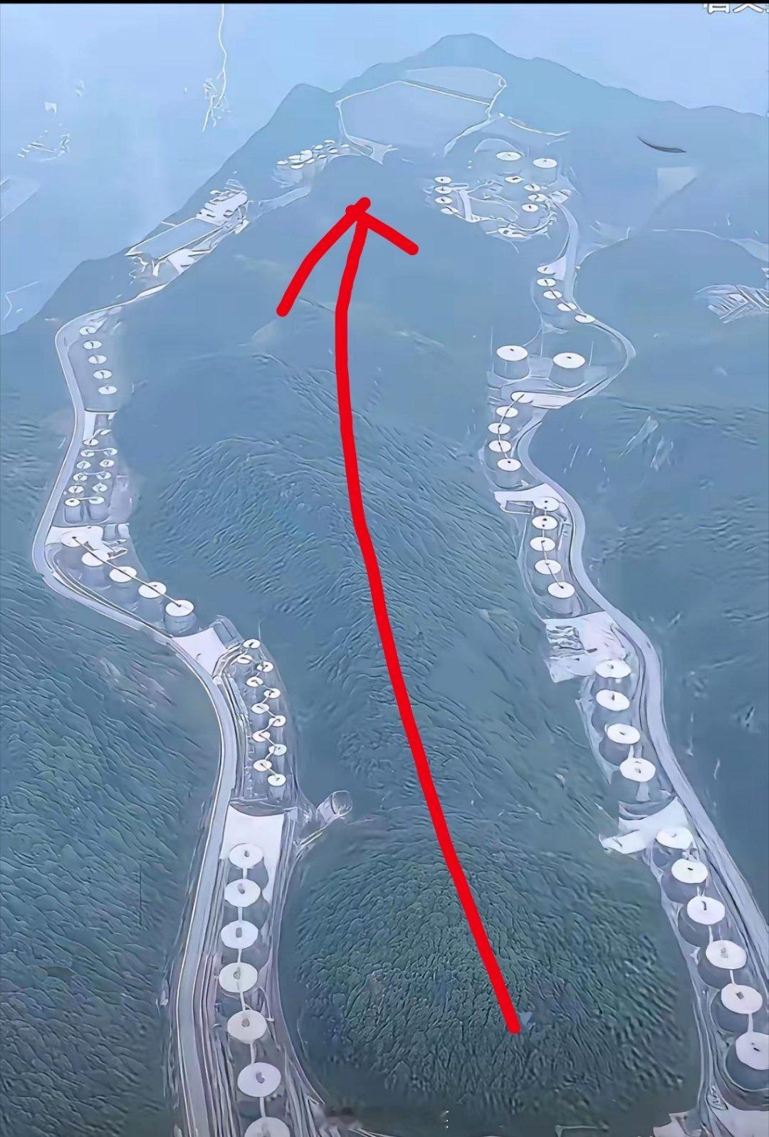 这山不能直接山顶修一条直线吗？这么多弯弯绕绕好浪费时间。