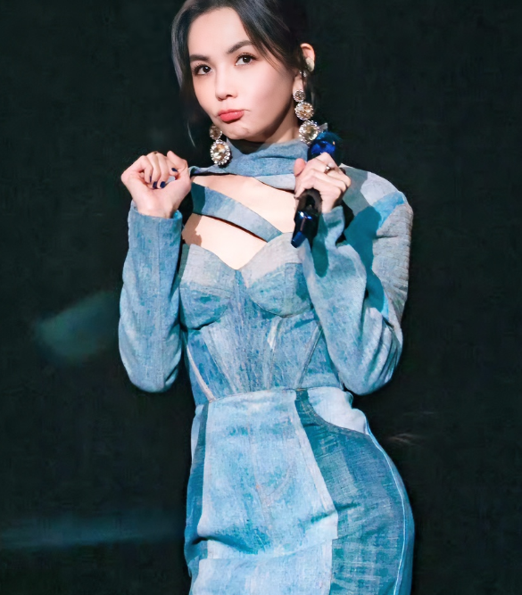 很多人知道Ella当年是闪婚和老公赖斯翔才恋爱两个月就决定结婚，当时她妈妈都吓