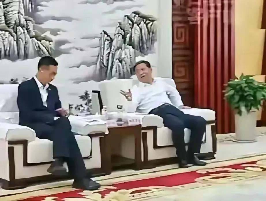 你知道为什么不如领导吗？20多年前，有一个和我在一起的秘书，他曾说过，我是正牌