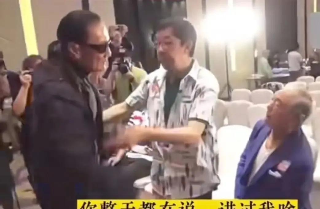 曾江当初被谢贤打，其实也是挺冤的，自己跟谢贤一样，都是TVB邀请去拍摄综艺，一起
