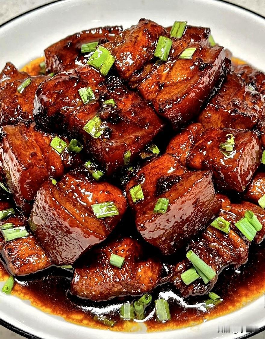 姊妹们，救命！这碗红烧肉才是家常天花板带皮五花肉切方块，冷水焯去血沫，冰糖