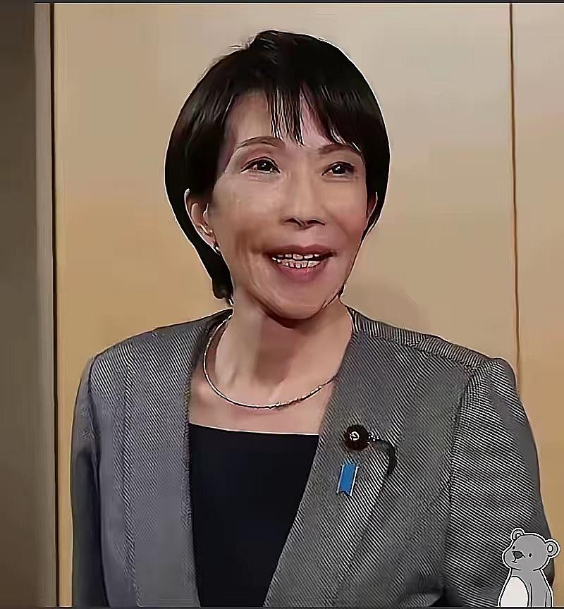 高市早苗万没料到，一架专机突然降落北京，中方迎来稀客，当着全世界的面，交给中国一