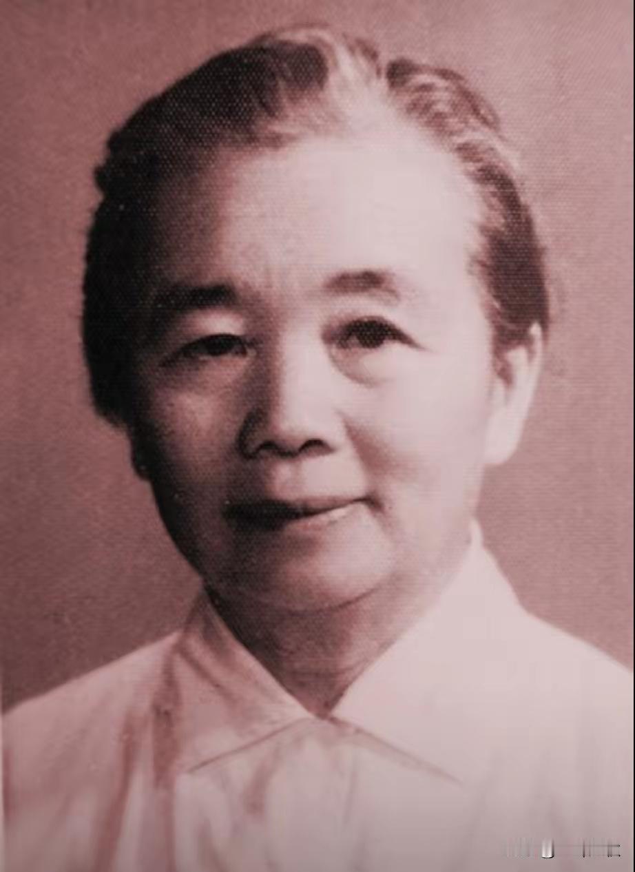 1937年，西路军的女负责人张琴秋在被俘后，为了不让敌人认出自己，就改名叫“苟秀