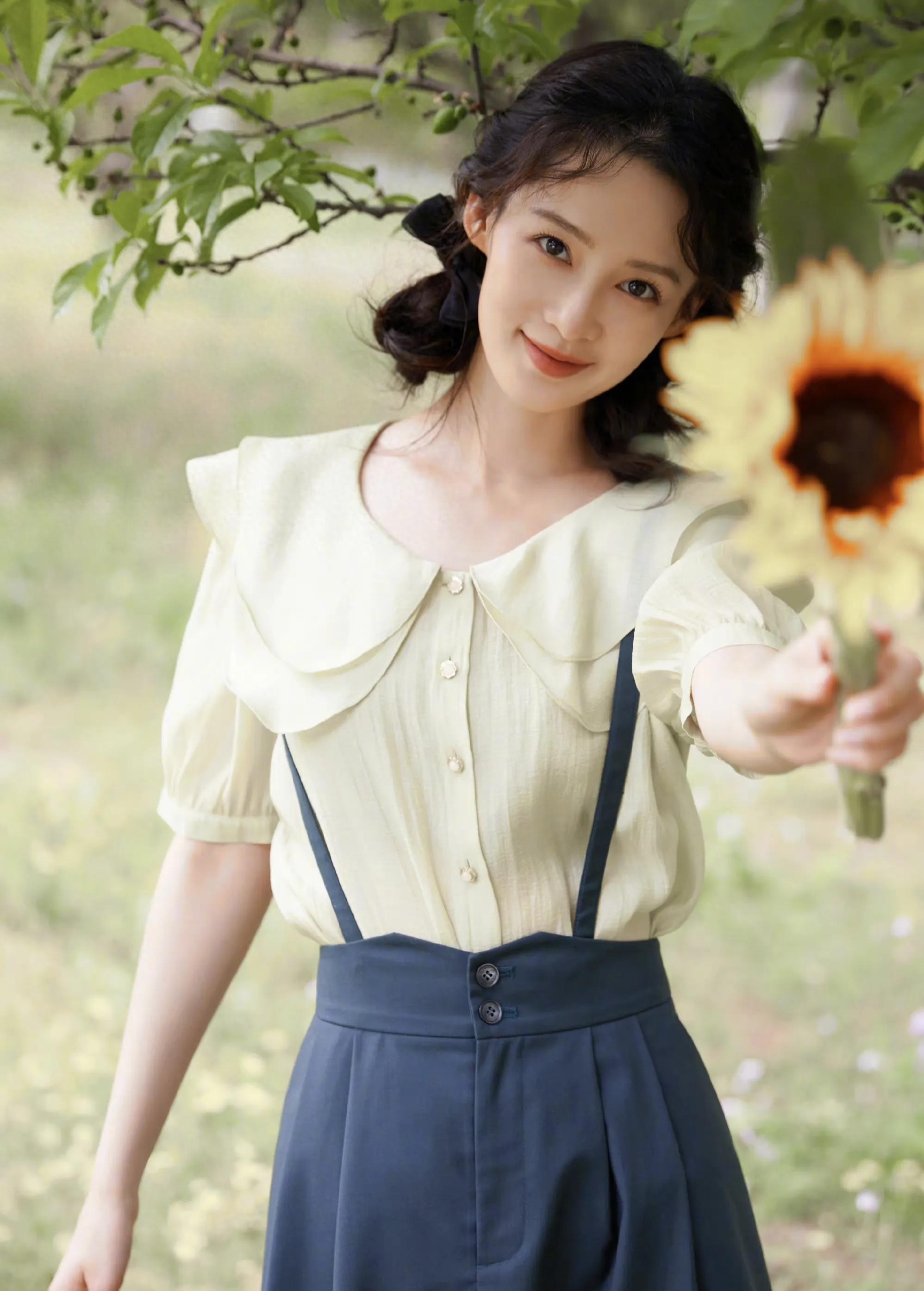 时尚女星李沁写真合集：清新秀丽、美若天仙