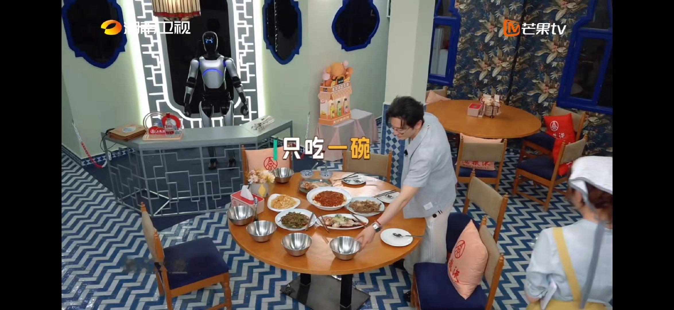 黄晓明黄晓明用盆干饭人狠话不多中餐厅中餐厅名场面救命！黄晓明吃员工餐用店