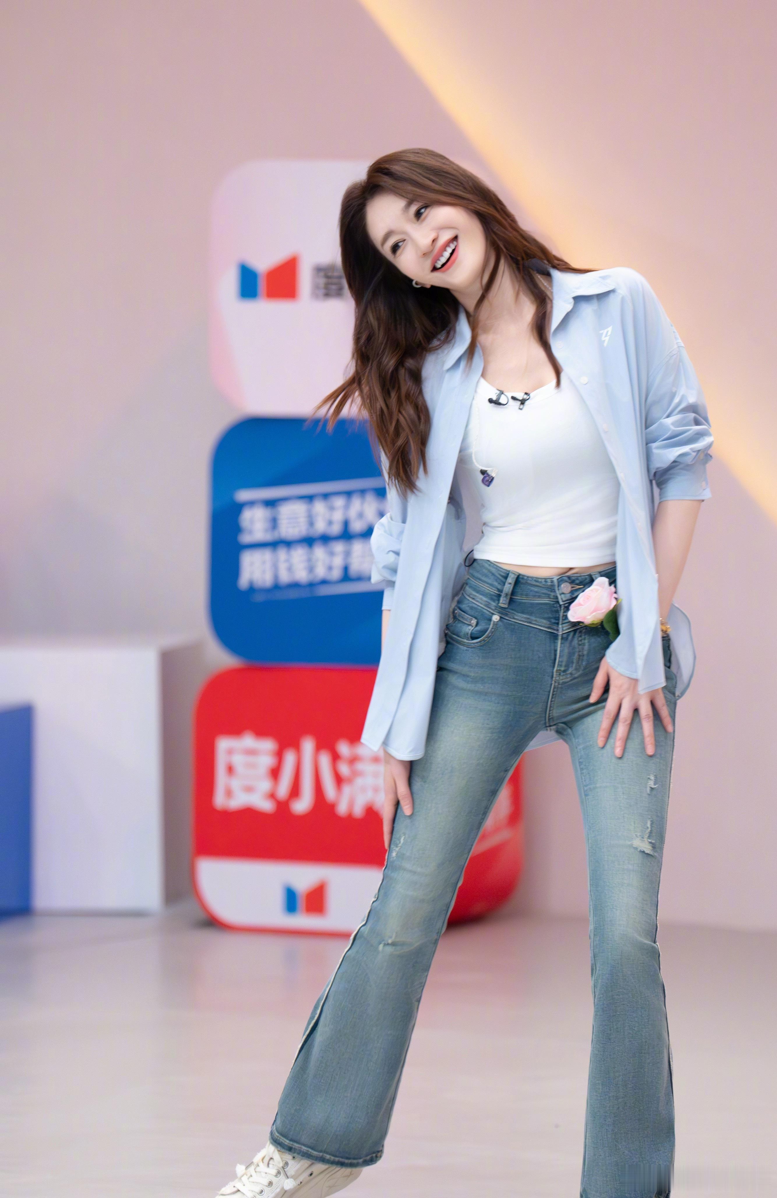 女神永远是女神～50岁的李小冉在《乘风2026》中展现了顶配的模样，牛仔裤穿搭，