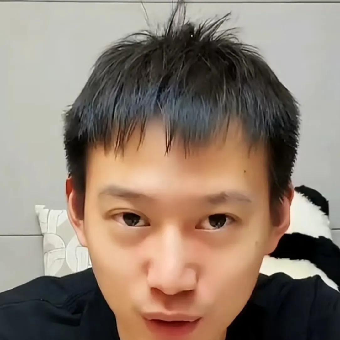 有人问周雨，哥，你跟魏桥打紧张吗？周雨说，这话问的，我跟魏桥打有什么好紧张的，我