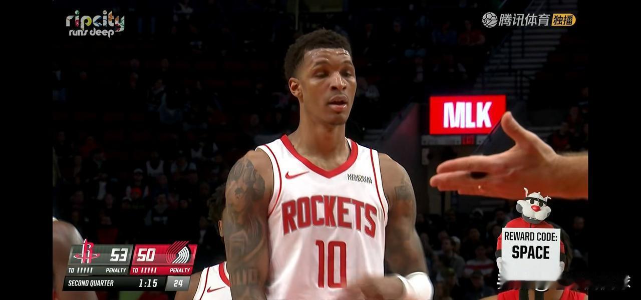 火箭主帅乌度卡对爱将小史密斯真是失望透顶！在今天火箭客场以105：111不敌开拓